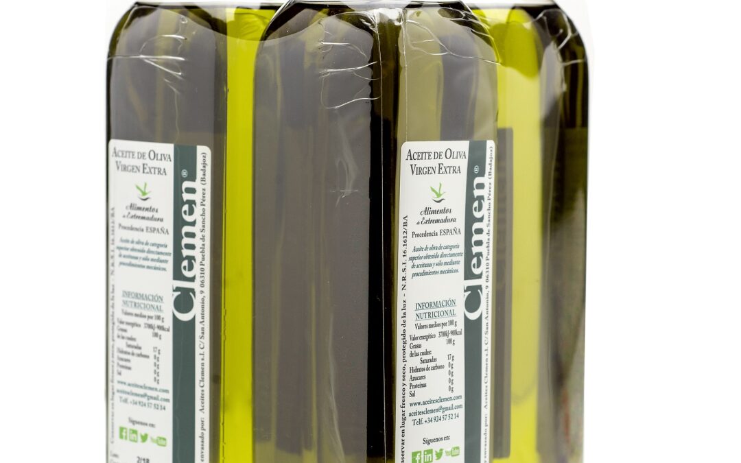 4 botellas de aceite pequeña de la marca Aceites Clemen